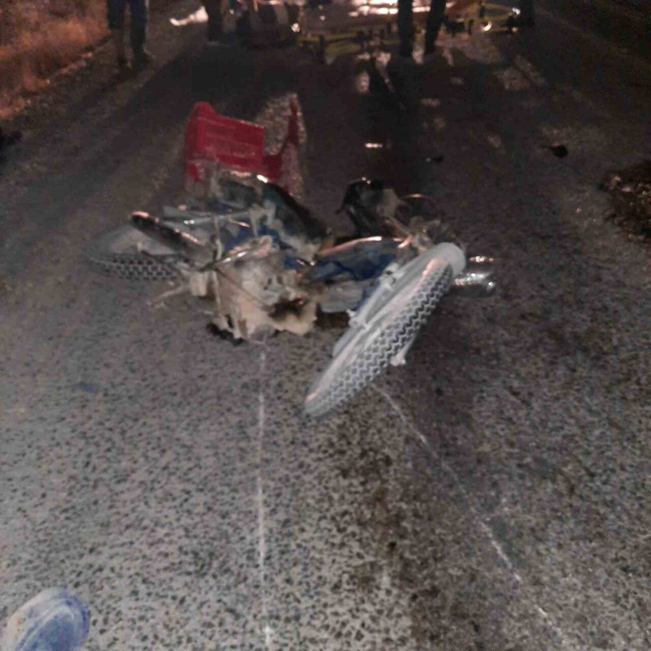Konya’nın Karapınar ilçesinde otomobil ile motosikletin çarpışması sonucu meydana gelen