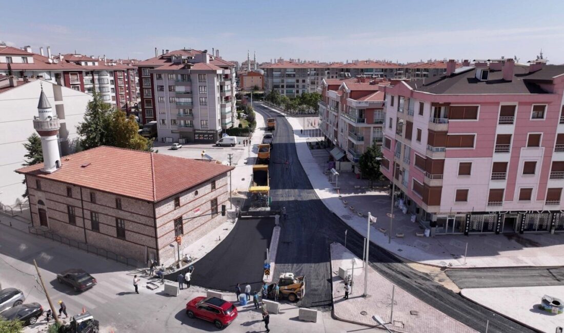 Konya’nın merkez Karatay İlçe Belediyesi, Karakayış Caddesi’nde yürüttüğü alt yapı,