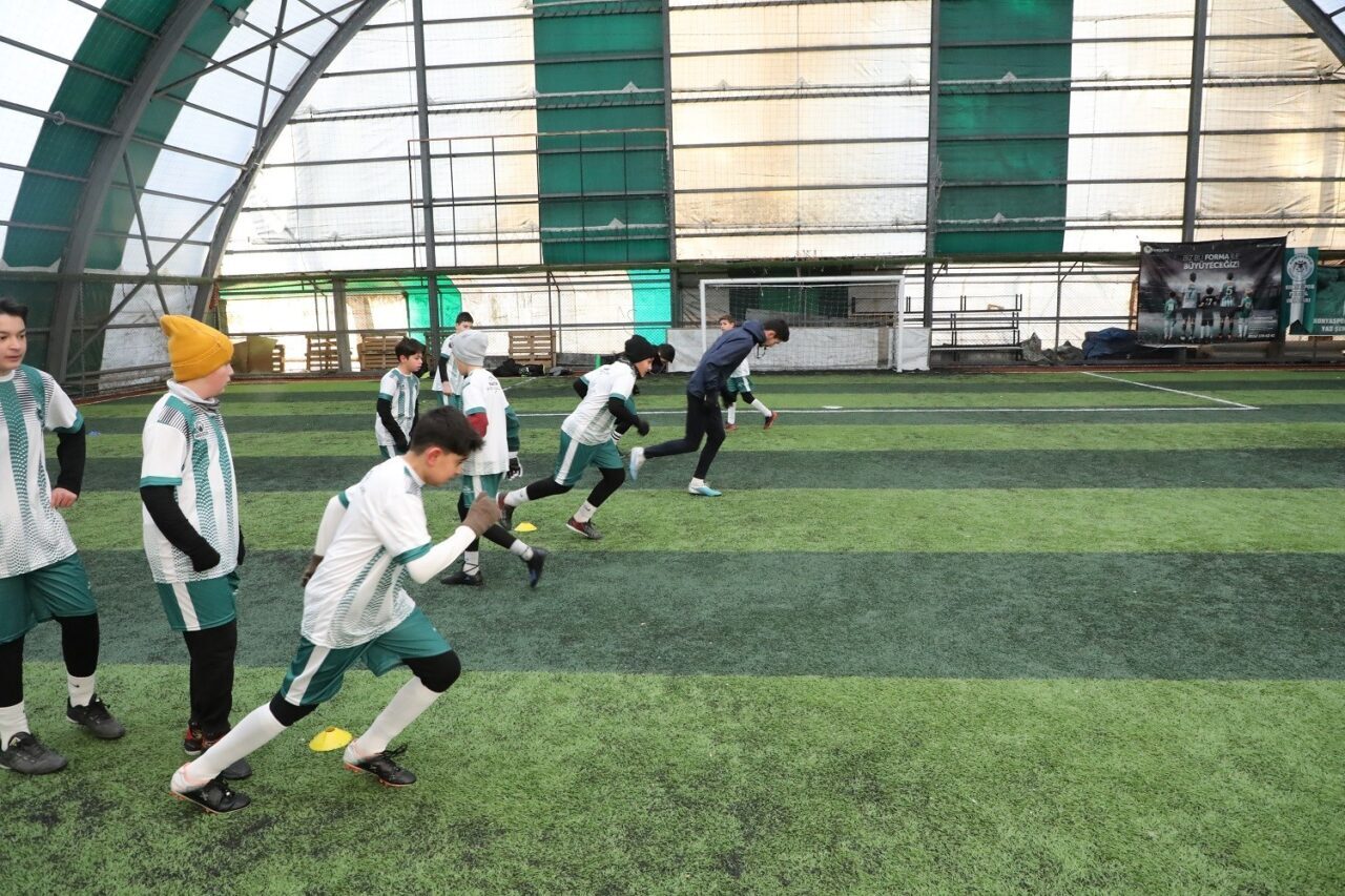Konya’nın merkez Karatay İlçe Belediyesi’nin, gençlerin vakitlerini sporla değerlendirmelerini sağlamak