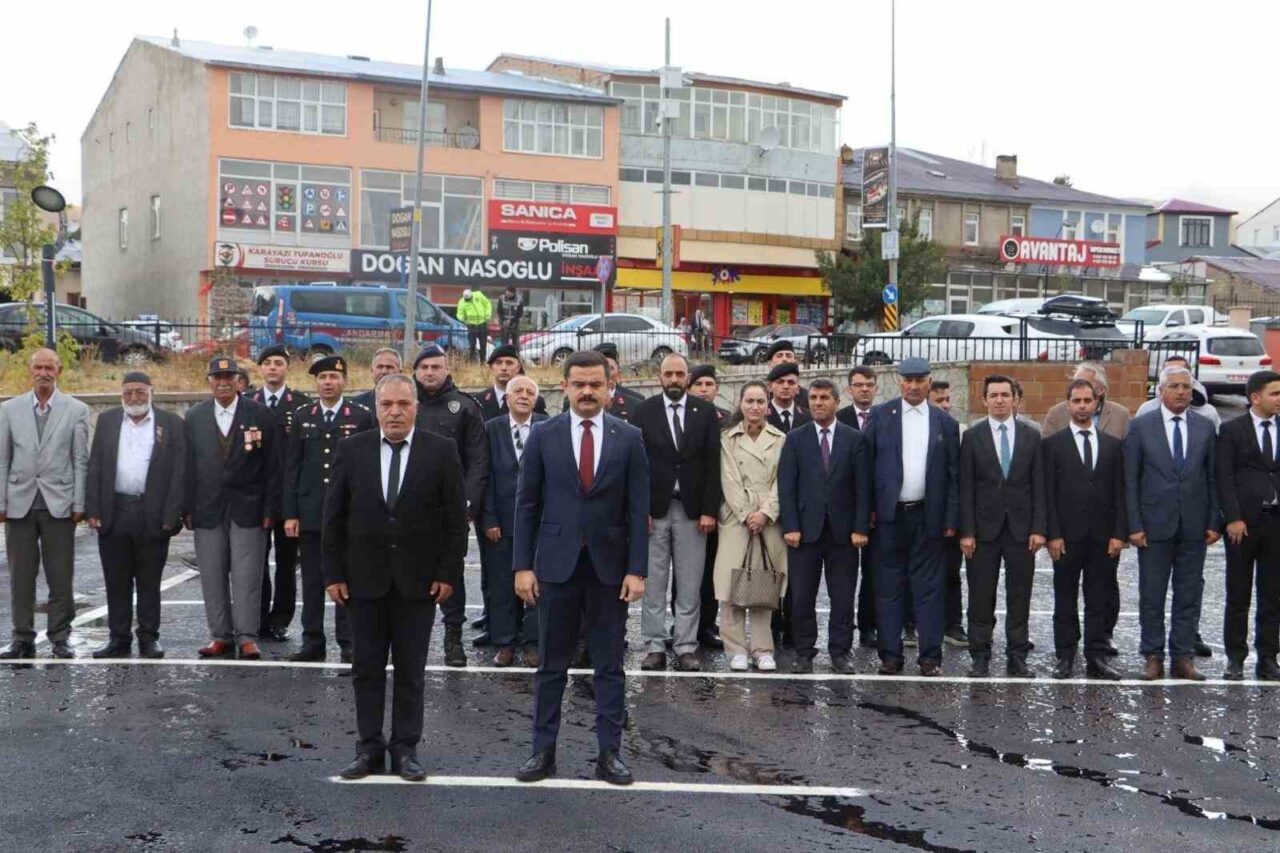 19 Eylül Gaziler Günü Karayazı’da kutlandı. İlçe Kaymakamı Onur Titiz,