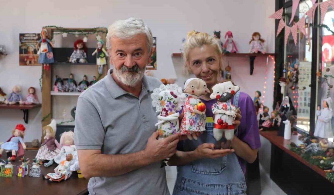 Eskişehir’de çocukları için başladıkları bez bebek yapımını bir tutkuya dönüştüren