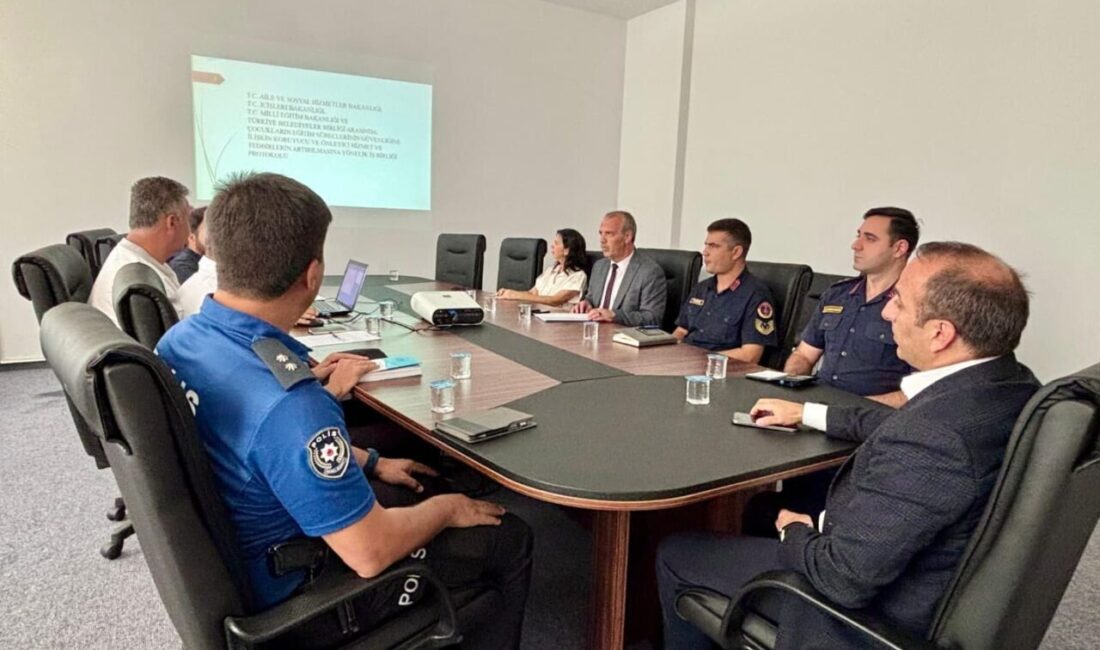 Aydın’ın Karpuzlu ilçesinde Kaymakam Ali Erdoğan başkanlığında gerçekleştirilen toplantıda ’okul