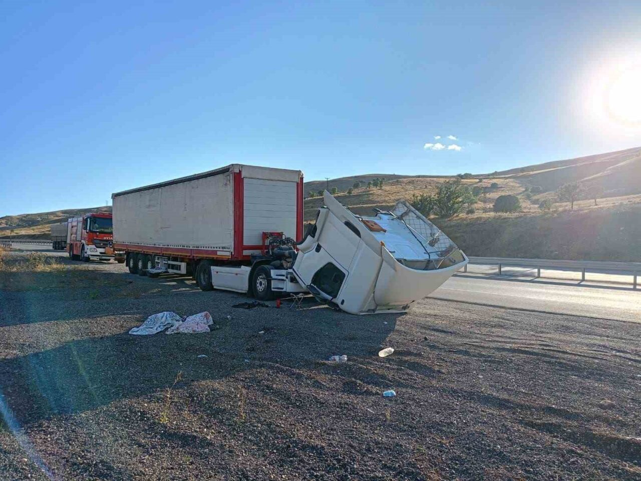 Erzurum’un Aşkale ilçesinde meydana gelen trafik kazasında yabancı plakalı tır