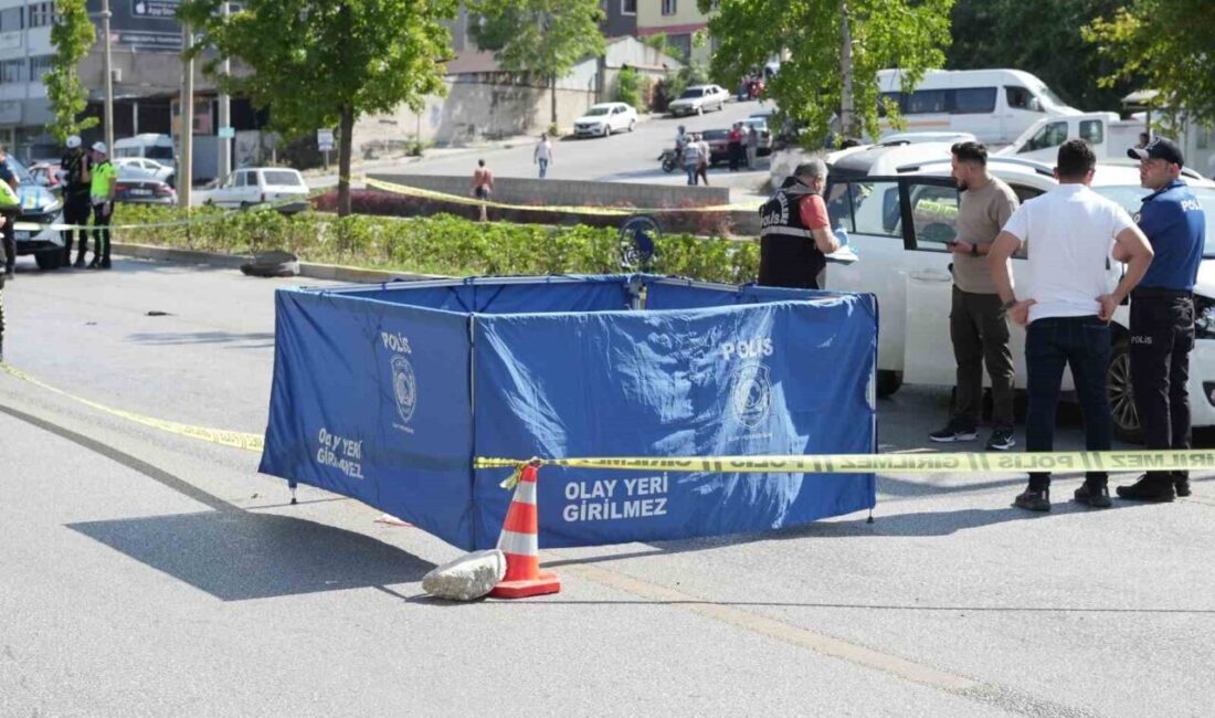 Denizli’de karşıdan karşıya geçmek isteyen kadına otomobil çarptı. Çarpmanın etkisiyle