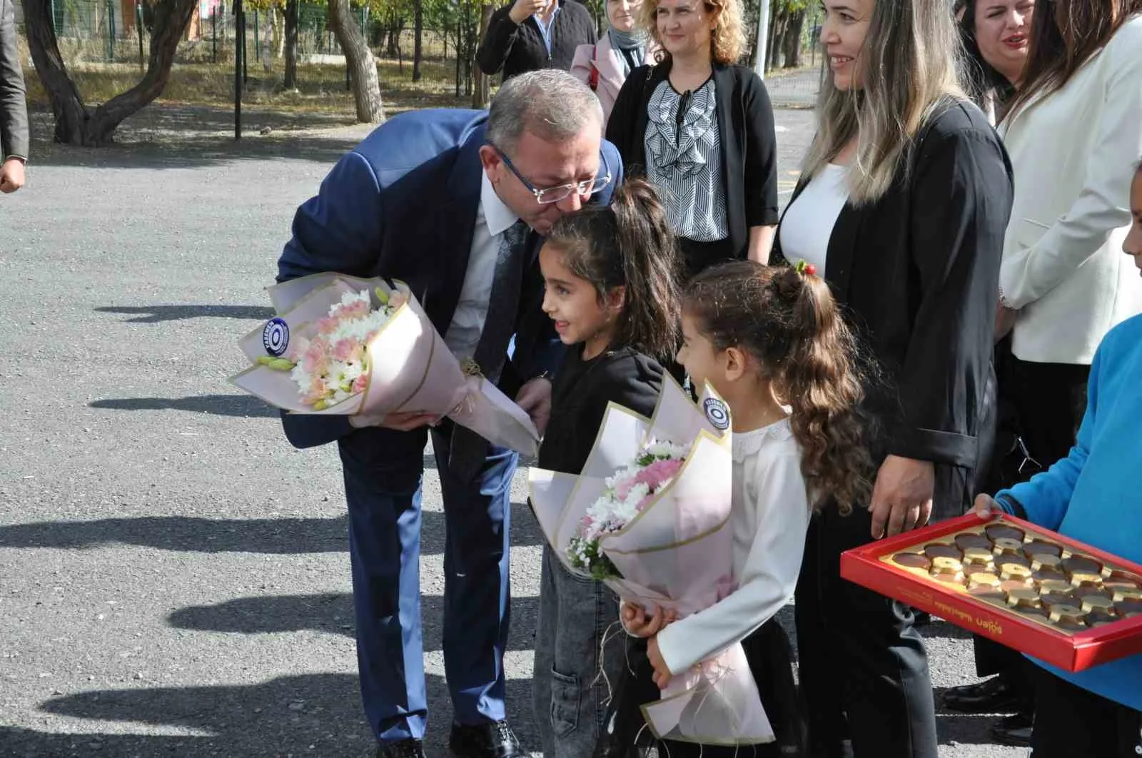 Kars’ta bir ilkokulda hazırlanan ana sınıfının açılışı yapıldı. Kars Valisi