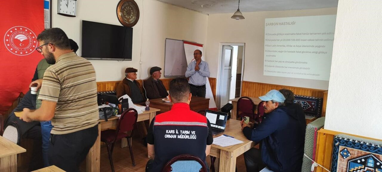 Kars’ta çiftçilere yönelik şarbon hastalığı konusunda bilgilendirme eğitimi düzenlendi. Tarım