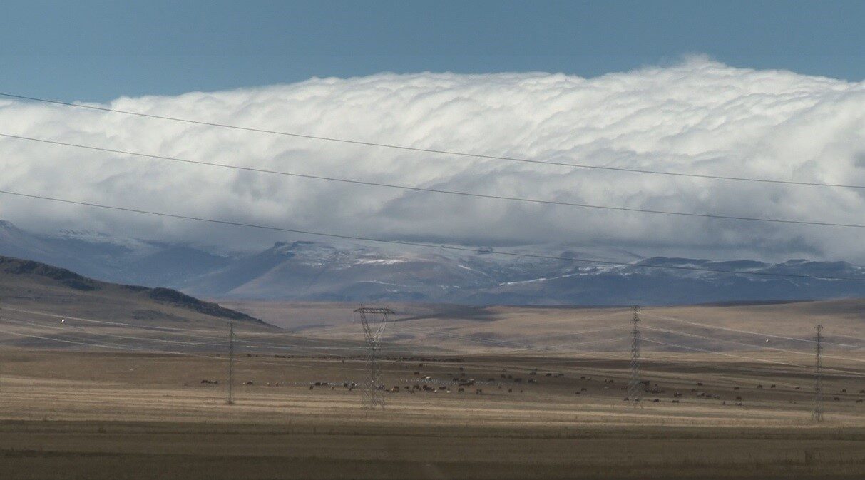 Kars’ta son günlerde düşen hava sıcaklıklarıyla birlikte dağların zirvesine mevsimin