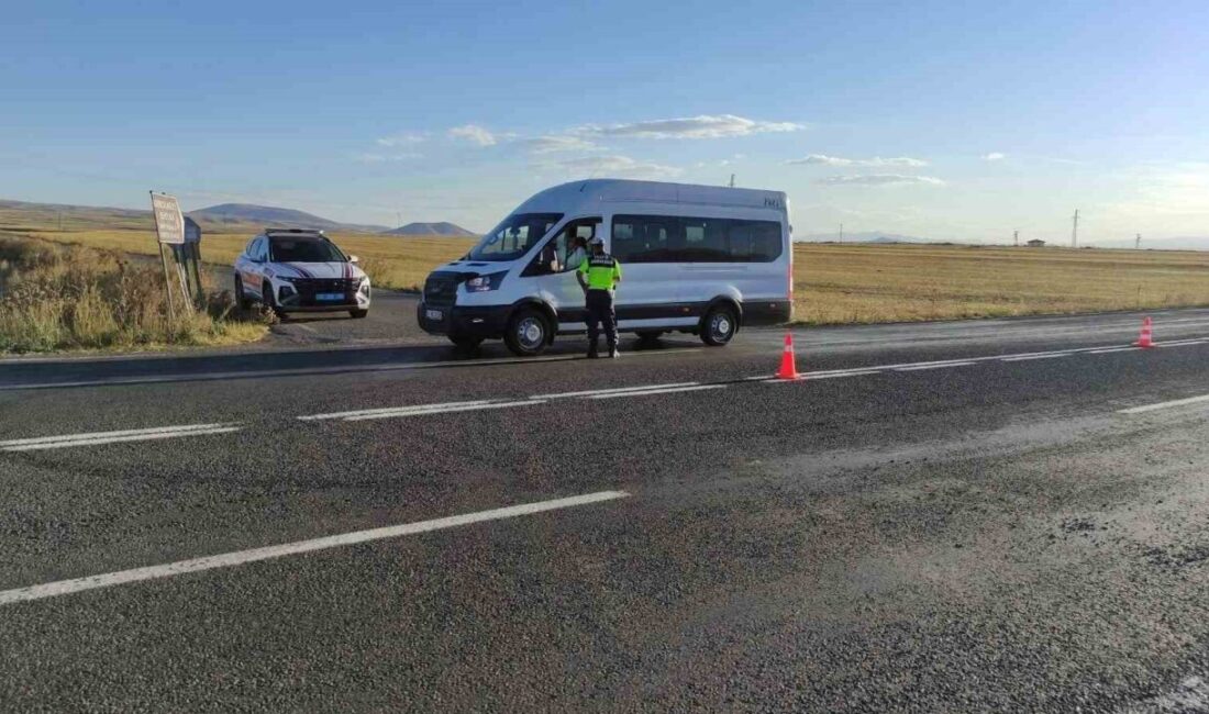 Kars’ta jandarma ekiplerince düzensiz göç ile mücadele çerçevesinde uygulama yapıldı.