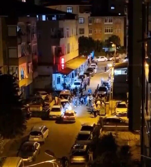 İstanbul’un Kartal ilçesinde iki husumetli grubun düğünde başlayan tartışması sokağa