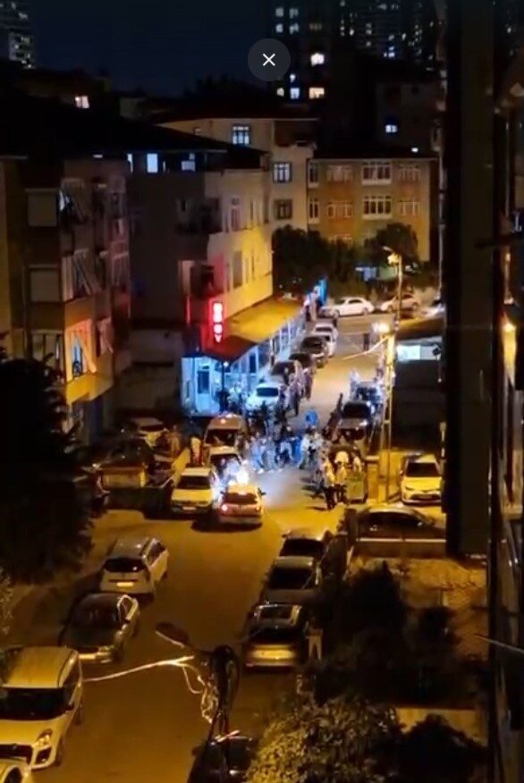 İstanbul’un Kartal ilçesinde iki husumetli grubun düğünde başlayan tartışması sokağa