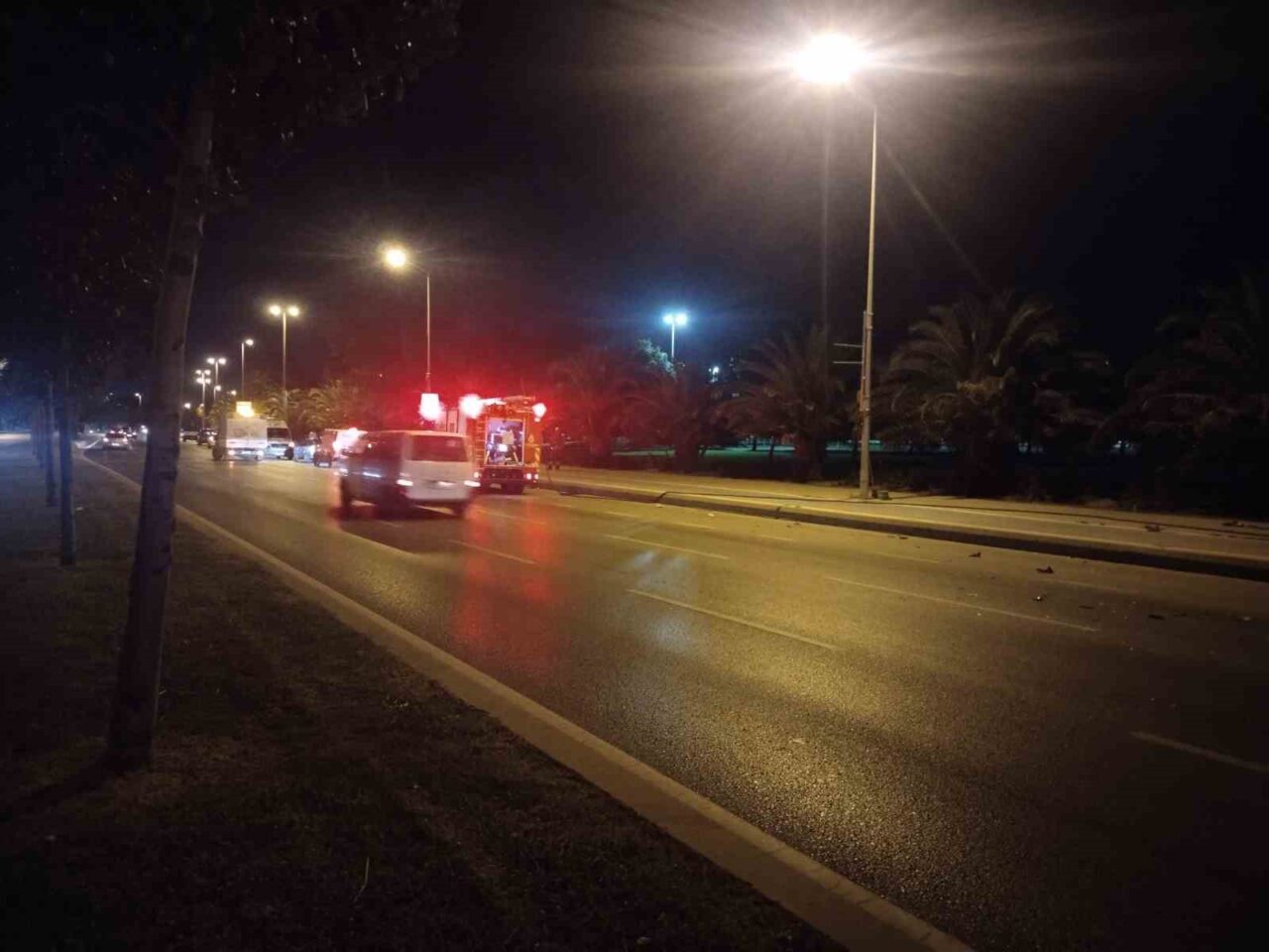 Kartal sahil yolunda otomobilin ani manevra yapması sonucu zincirleme trafik