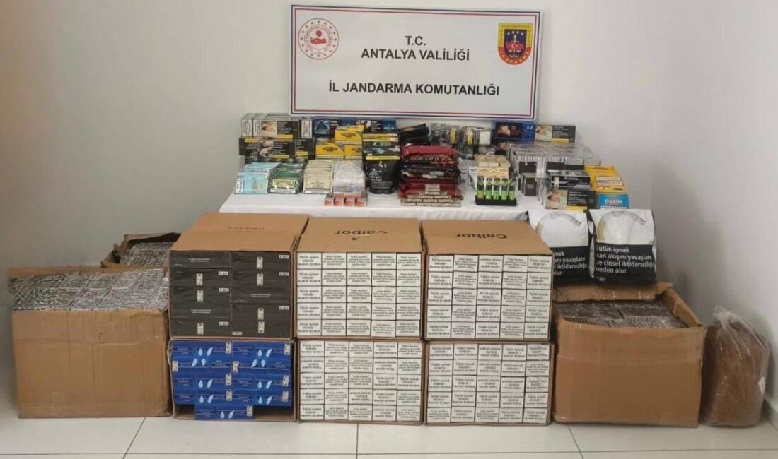 Antalya’nın Kaş ilçesinde jandarma ekiplerinin gerçekleştirdiği çalışmalarda kaçak tütün ve