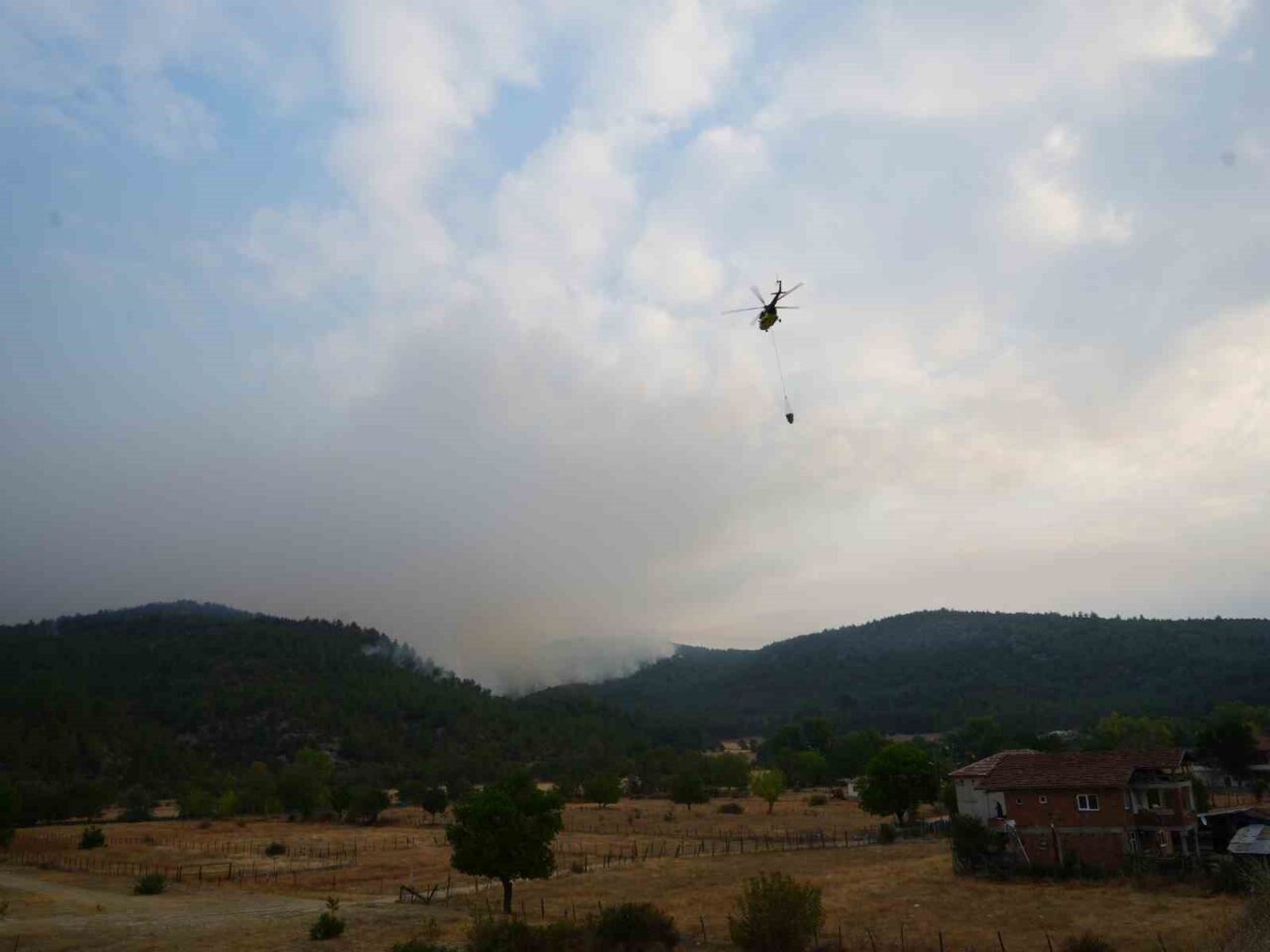 Kastamonu’nun Araç ilçesinde çıkan orman yangınları üçüncü gününde sürüyor. Ekipler