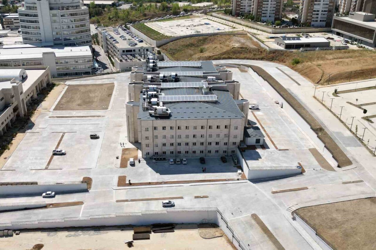 Kastamonu Üniversitesi Diş Hekimliği Uygulama ve Araştırma Hastanesi binasının yapımında