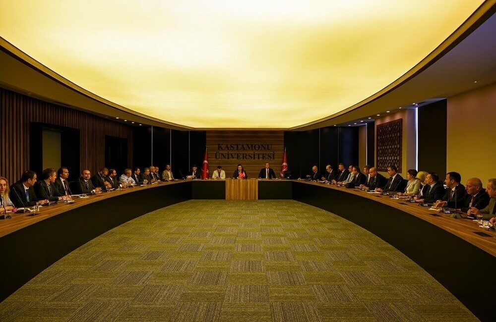 Kastamonu Üniversitesi Senatosu, yeni akademik yılda yapılacak çalışmaları görüştü. Toplantıda