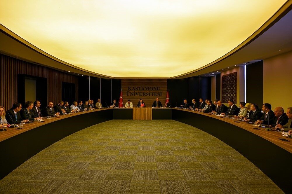 Kastamonu Üniversitesi Senatosu, yeni akademik yılda yapılacak çalışmaları görüştü. Toplantıda
