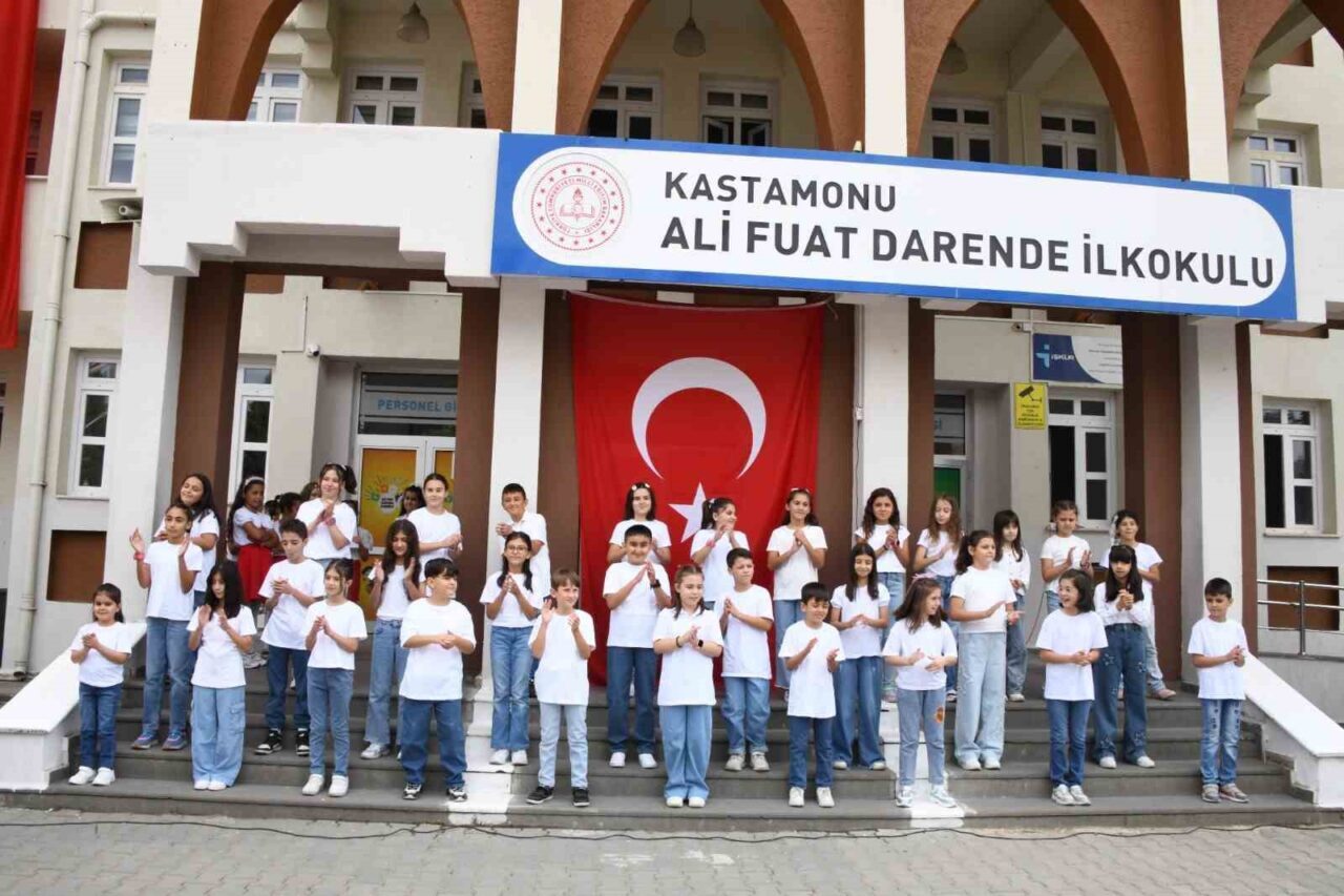 Kastamonu’da 2025-2026 eğitim öğretim yılının ilk ders zili düzenlenen törenle