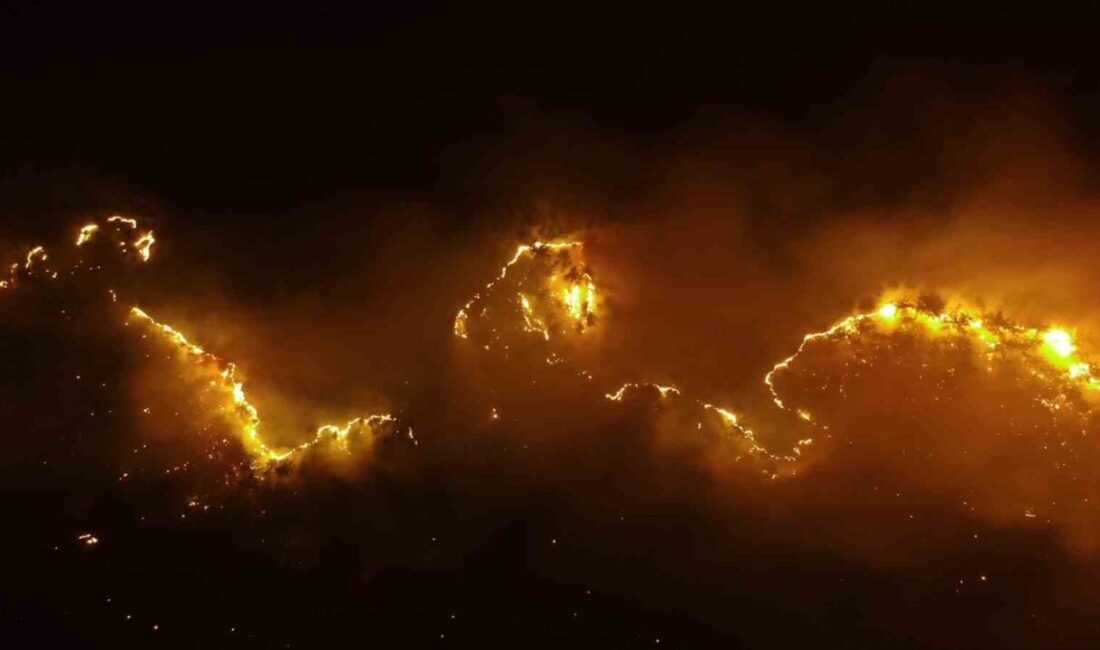 Kastamonu’da geceyi aydınlatan orman yangınları havadan görüntülendi. Yangına çok sayıda