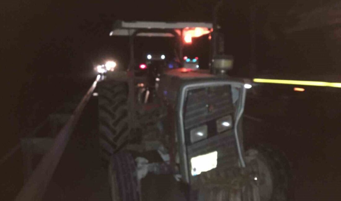 Kastamonu’nun Tosya ilçesinde otomobilin çeltik yüklü traktör römorkuna çarpması neticesinde