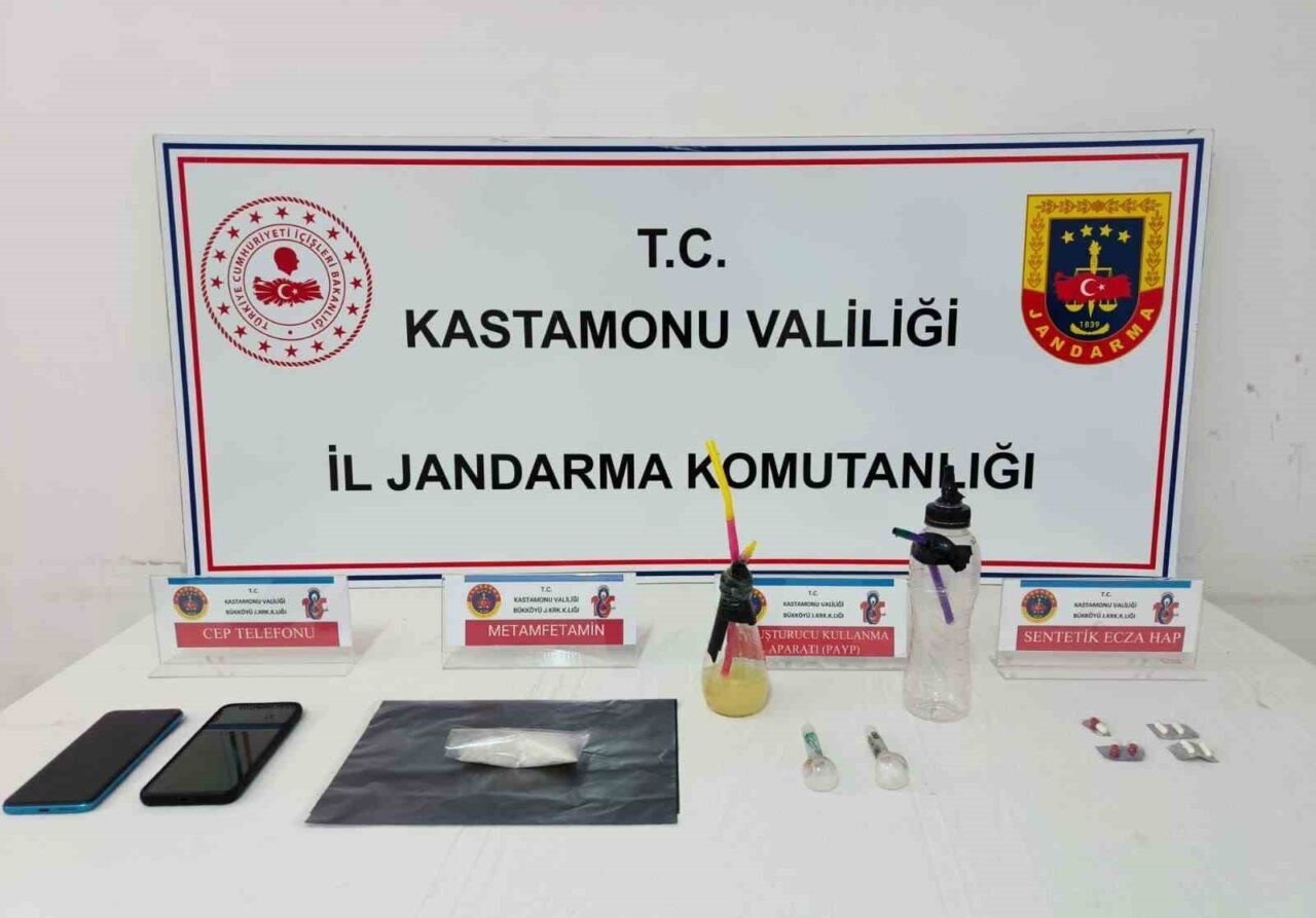 Kastamonu’da jandarma ekipleri tarafından düzenlenen operasyonda, il dışından uyuşturucu madde