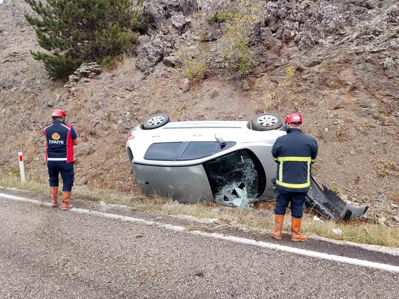 Kastamonu yoldan çıkan otomobilin takla atması neticesinde 2 kişi yaralandı.