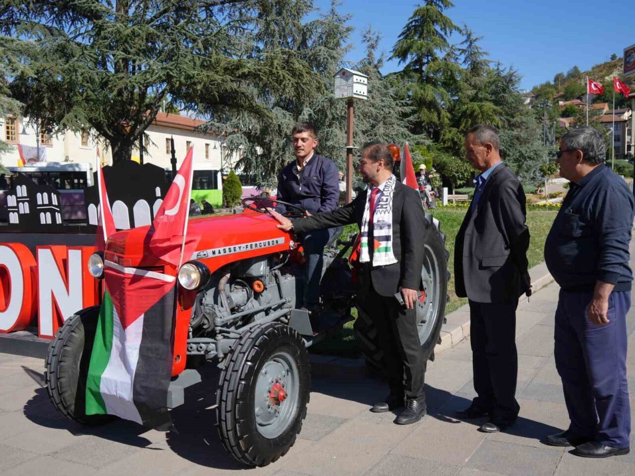Kastamonu’da çiftçilik yapan bir vatandaş satışa çıkarttığı traktöründen elde edilecek