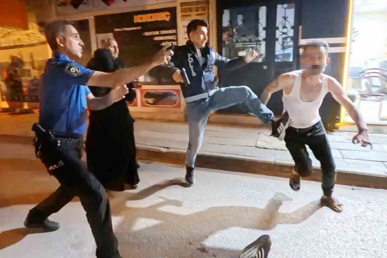 Aksaray’da iki grup arasında çıkan tartışma kavgaya dönüşürken, baba ve