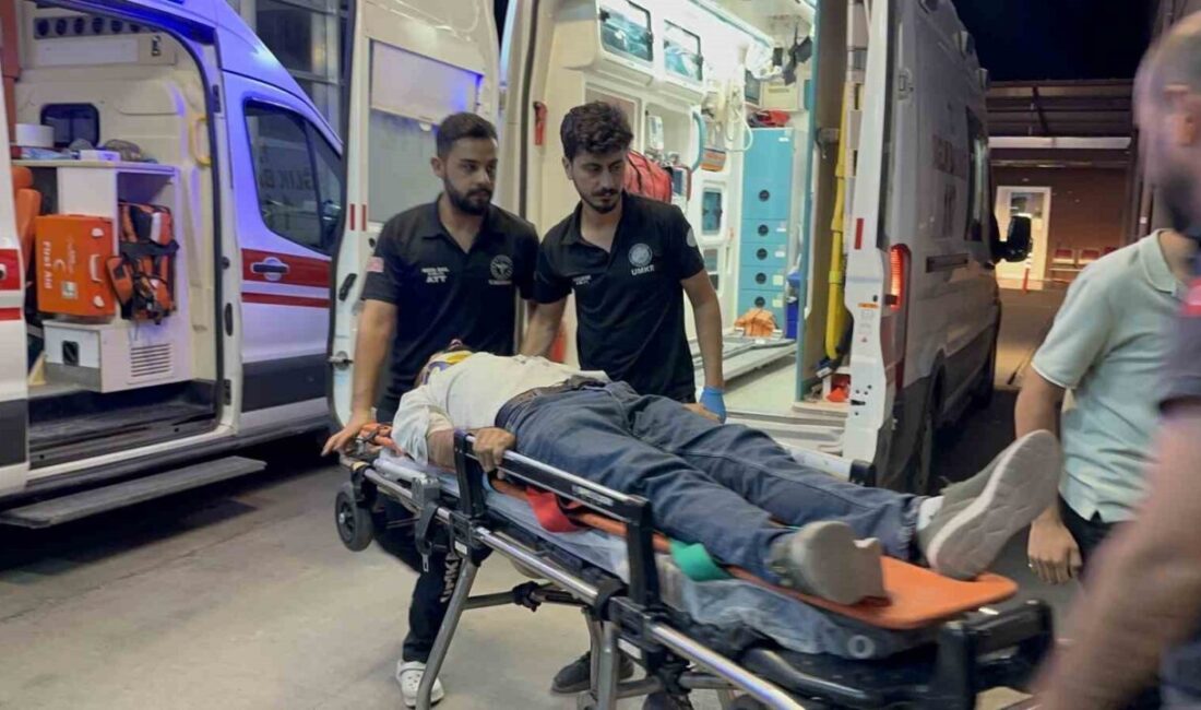 Adıyaman’da bir kişi müdahale etmek istediği kavgada darp edilerek yaralandı.