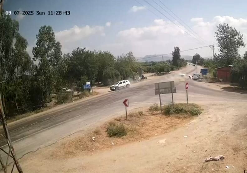 Adana’nın Kozan ilçesinde meydana gelen trafik kazasında 4 kişi yaralandı.