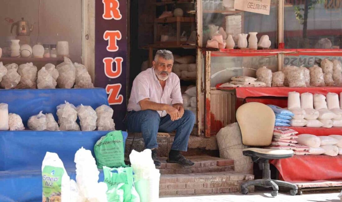 Kırşehir’de yaz aylarının gelmesiyle birlikte artan kristal kaya tuzu satışları