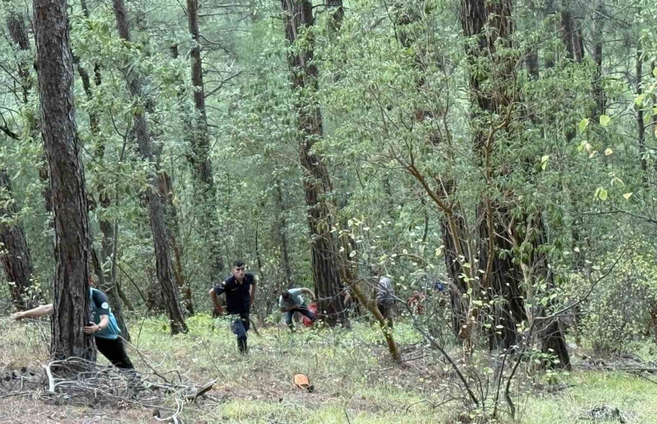 Mersin’de arkadaşıyla çıktığı doğa yürüyüşünde kayalıklardan düşerek yaralanan ve sarp