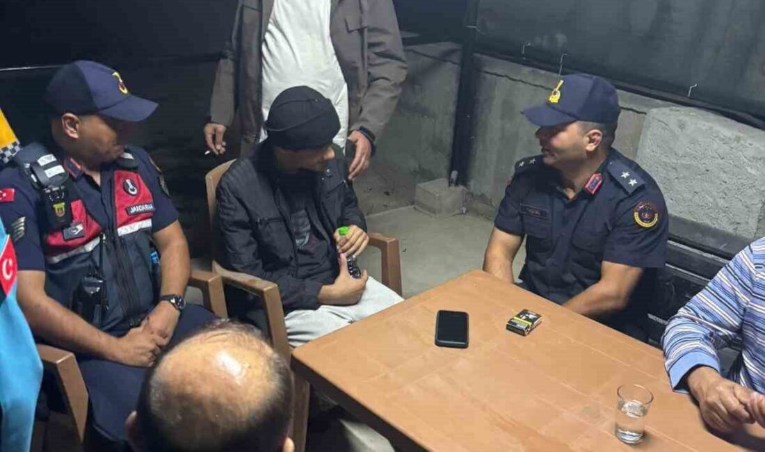 Aksaray’da kaybolan 15 yaşındaki otizmli çocuğu jandarma ekipleri bularak ailesine