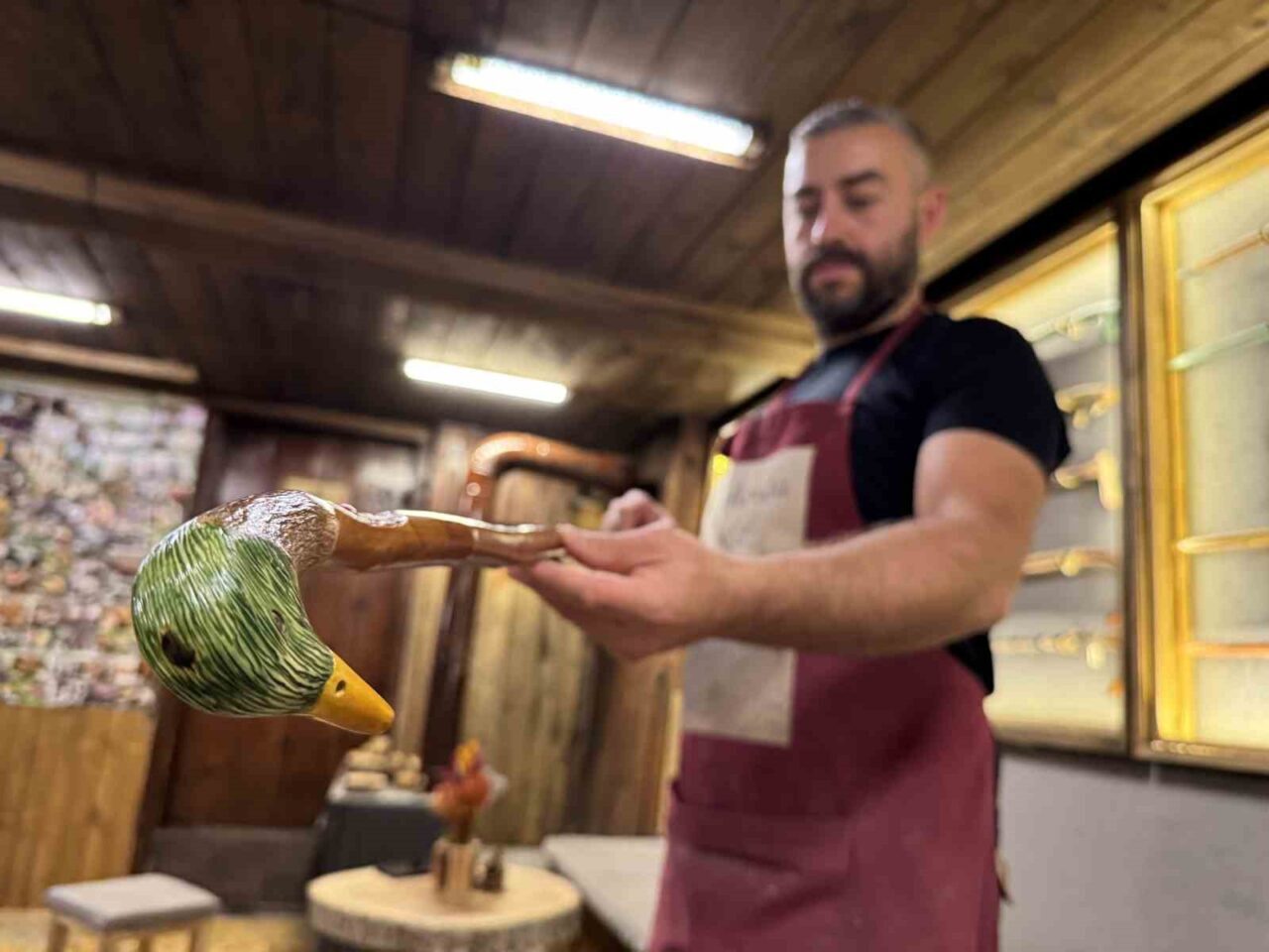 Karabük’ün Safranbolu ilçesinde yaşayan Ali Yapıcı (38), babasından öğrendiği bastonculuk