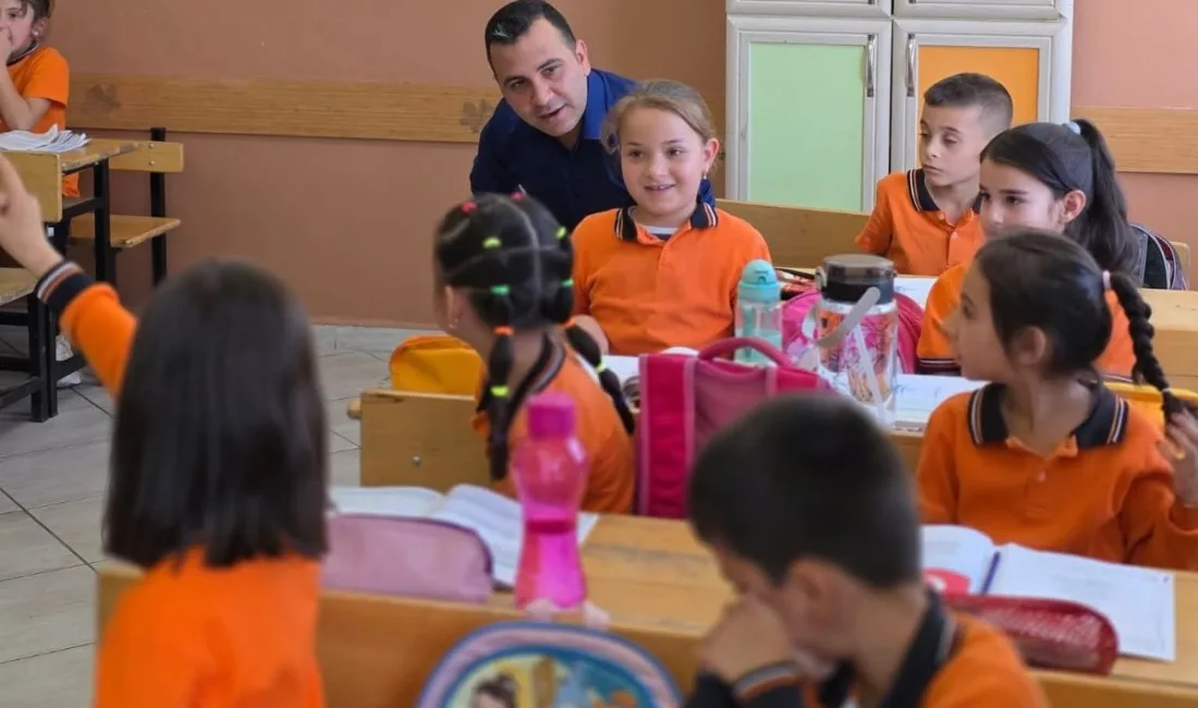 Adıyaman’ın Gölbaşı ilçesi Kaymakamı Kadir Algın, köy okullarına yönelik ziyaretlerini