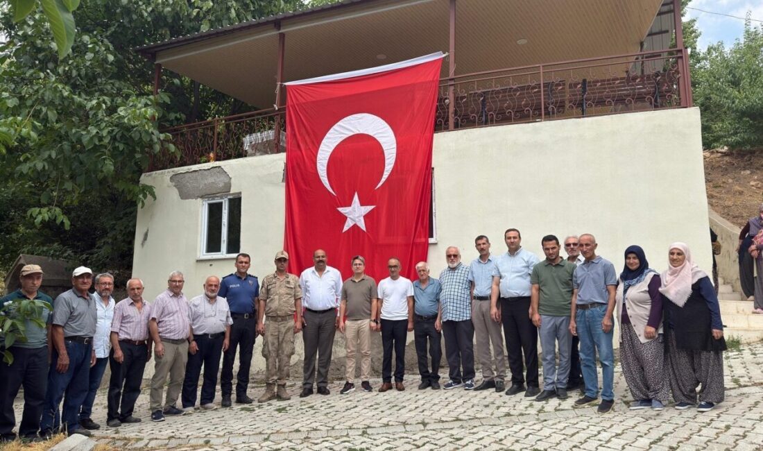 Erzincan’ın Kemaliye ilçe Kaymakamı Emirhan Arıkan, köy ziyaretleri kapsamında Armağan,