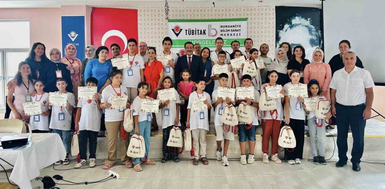 Balıkesir’in Burhaniye Kaymakamı Cumali Atilla, TÜBİTAK tarafından desteklenen “Kırsaldan Kozmosa