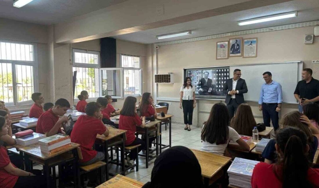 2025-2026 eğitim öğretim yılının başlaması dolayısıyla Sarıgöl Kaymakamı Halil Dalak,