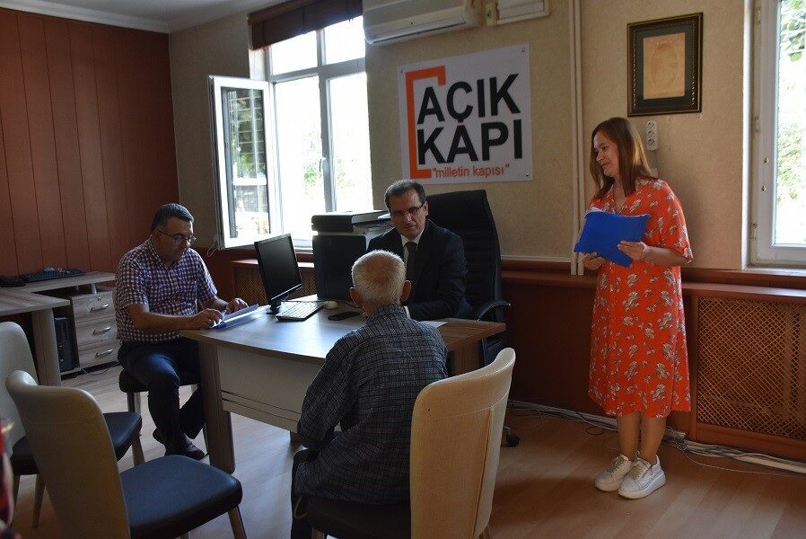 Manisa’nın Salihli ilçe Kaymakamı Ali Güldoğan, vatandaşlarla en üst düzeyde