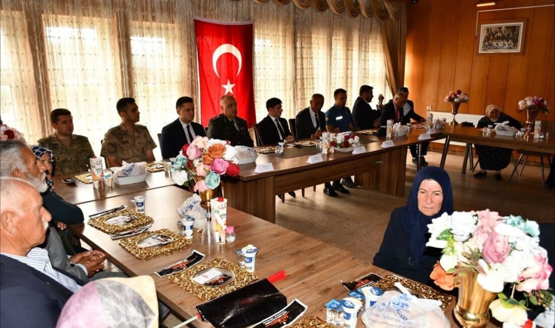 Aralık Kaymakamı Fatih Gülnar, Şehit yakınları ve Gaziler ile birlikte