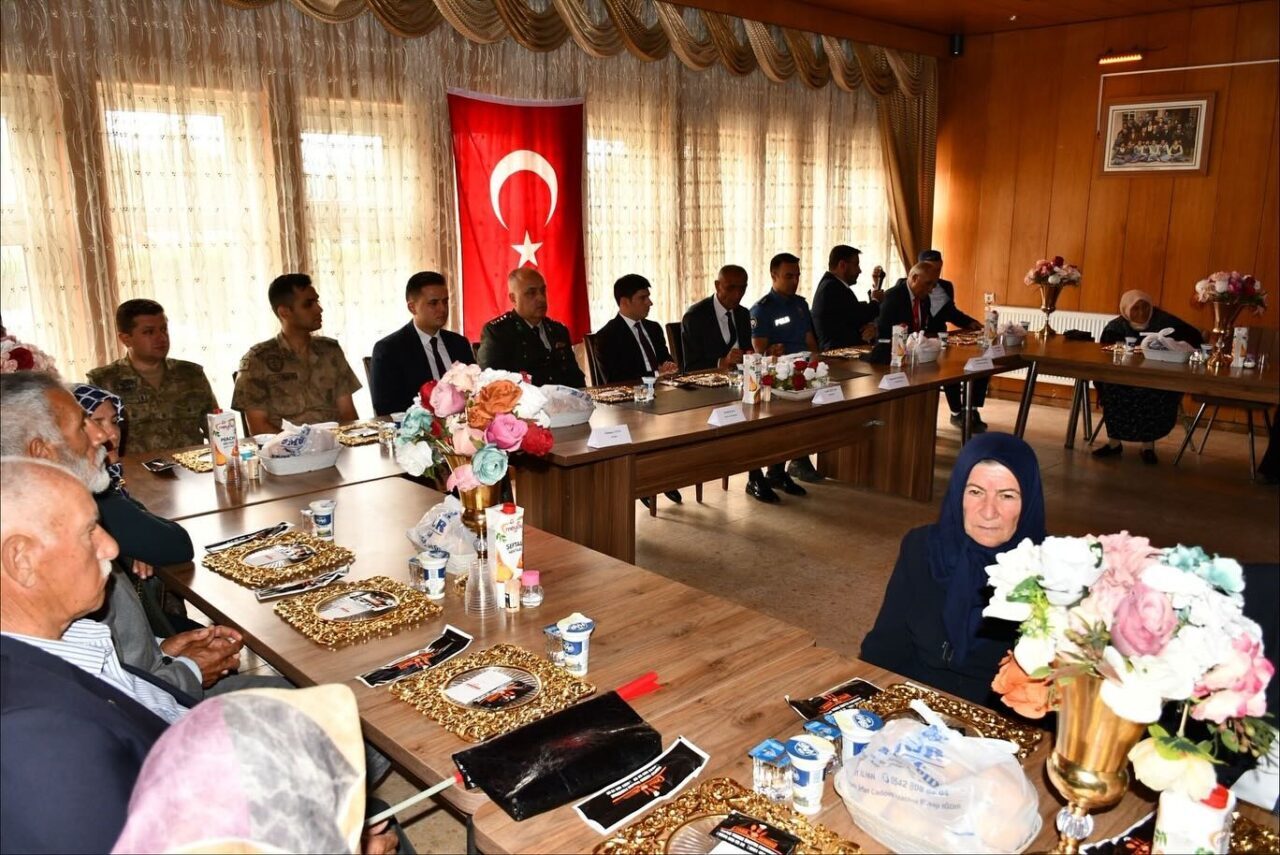 Aralık Kaymakamı Fatih Gülnar, Şehit yakınları ve Gaziler ile birlikte