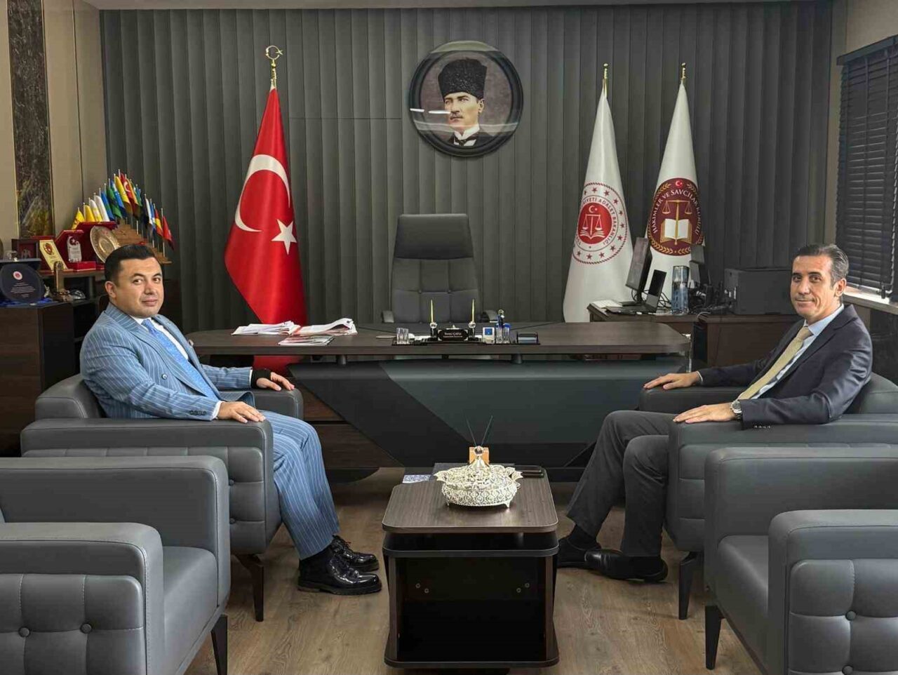 Mersin’in Bozyazı Kaymakamı Tuncay Topsakaloğlu, Anamur Cumhuriyet Başsavcısı Tanju Çatlı’yla