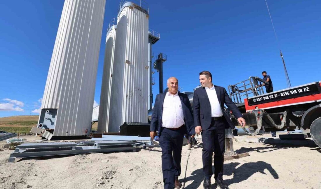 Aziziye Belediye Başkanı Emrullah Akpunar, Aziziye Kaymakamı Muhammet Tugay’la ilçede