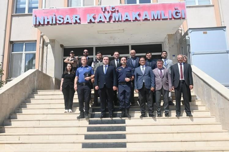 İnhisar Kaymakam Mücahit Ünal, kurum amirleriyle yaptığı toplantıda “Adalet ve