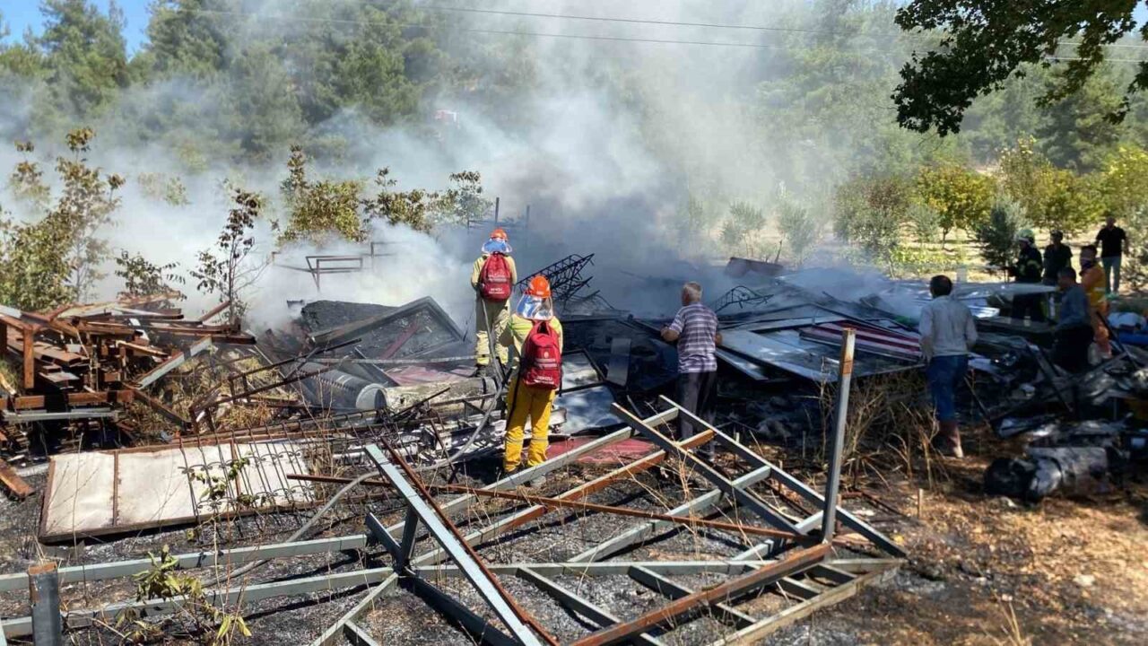 Denizli’de ormanlık alanın içinde bağ evi bulunan bir vatandaş kaynak