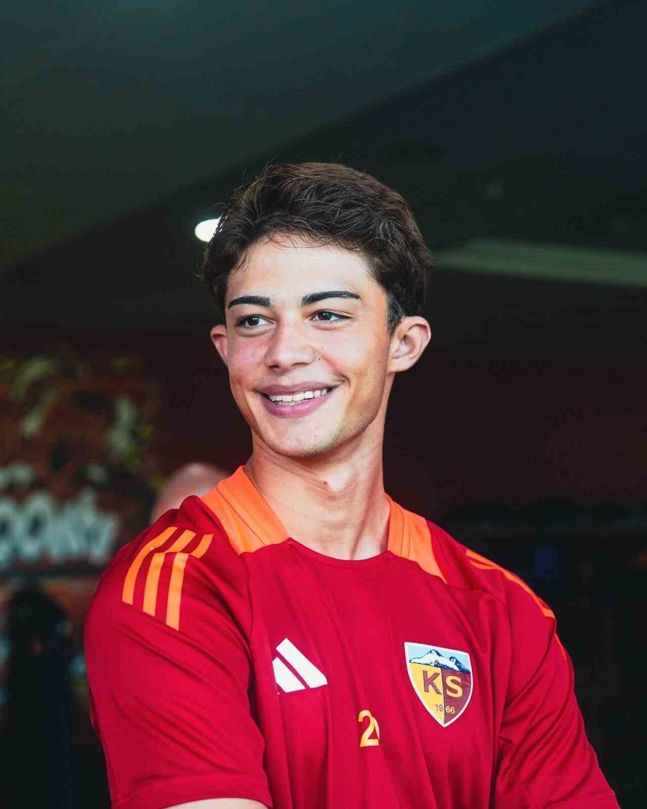 Süper Lig’de mücadele eden Kayserispor’un genç oyuncusu Kayra Cihan, U19