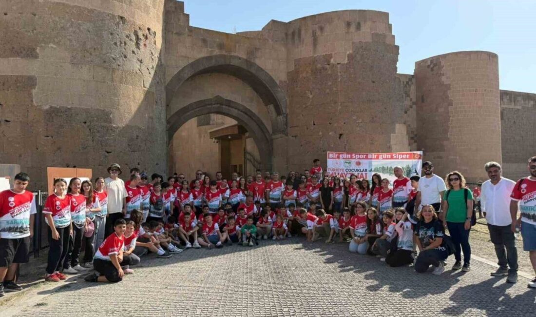 Kars’ta yapılan Sarıkamış Çocuklar Türkiye Şampiyonası’na 74 sporcu ile katılan