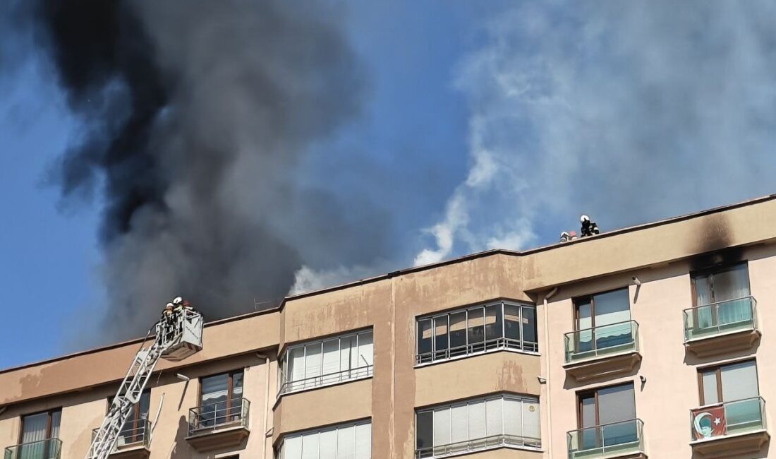 Kayseri’nin Talas ilçesinde 10 katlı binanın çatısında çıkan yangın ekiplerce