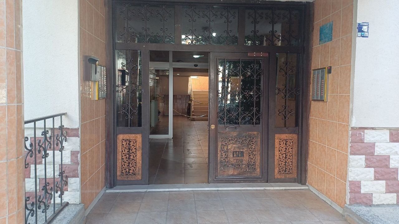 Kayseri’nin Talas ilçesinde tartıştığı şahıs tarafından defalarca bıçaklanan bina görevlisi