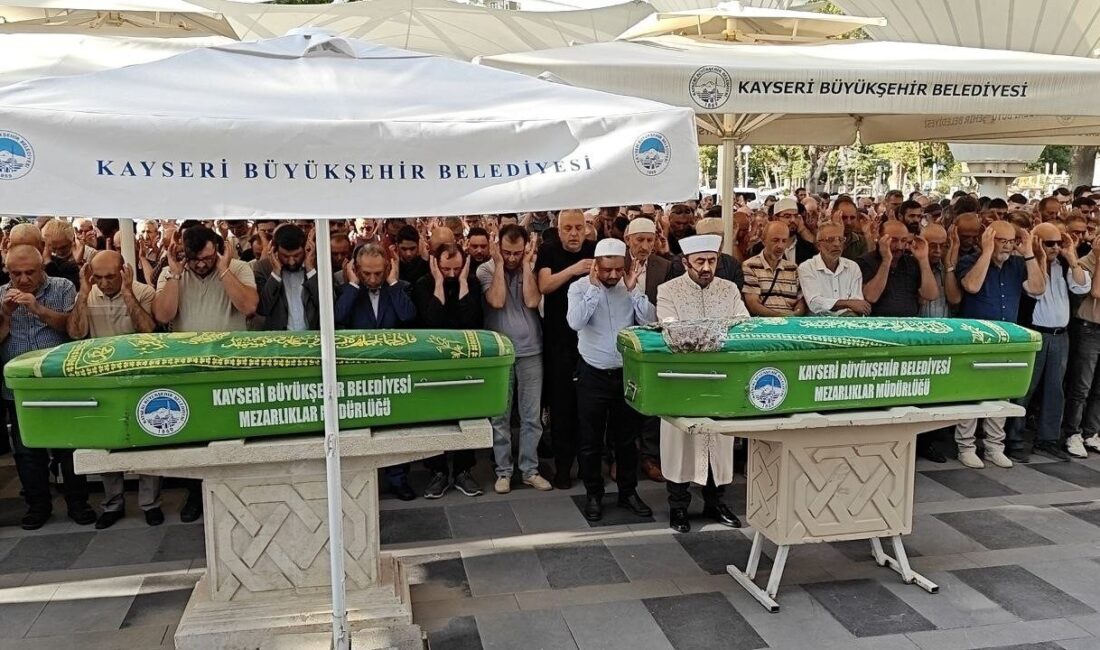 Kayseri’nin Kocasinan ilçesinde meydana gelen trafik kazasında hayatını kaybeden anne-oğulun