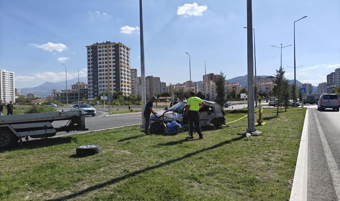 Kayseri’nin Kocasinan ilçesinde 2 otomobilin çarpıştığı kazada 2 kişi hayatını